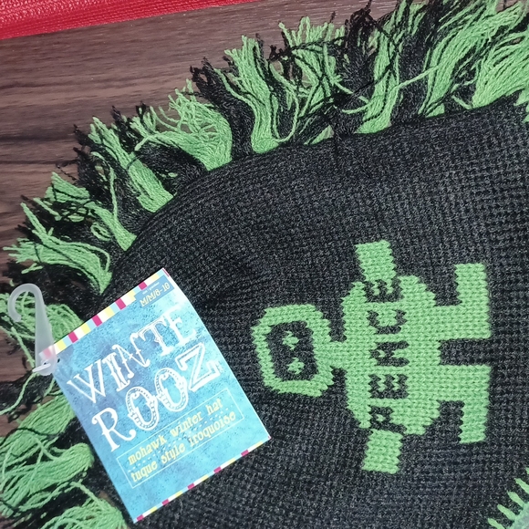 Bnwt Kids mohawk winter hat green and black - Picture 13 of 17